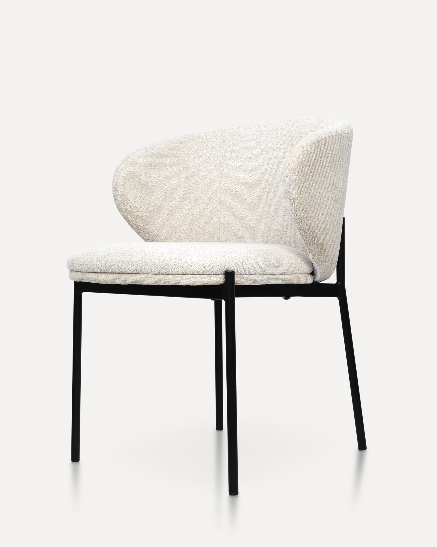 Podstavljene stolice za ručavanje