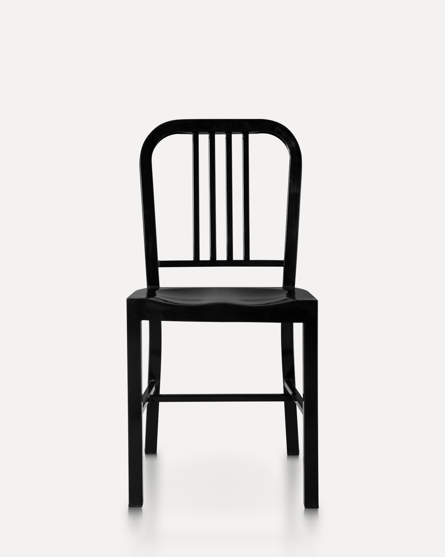 Bezvremenski dizajn željezne stolice Bezvremenski dizajn željezne stolice