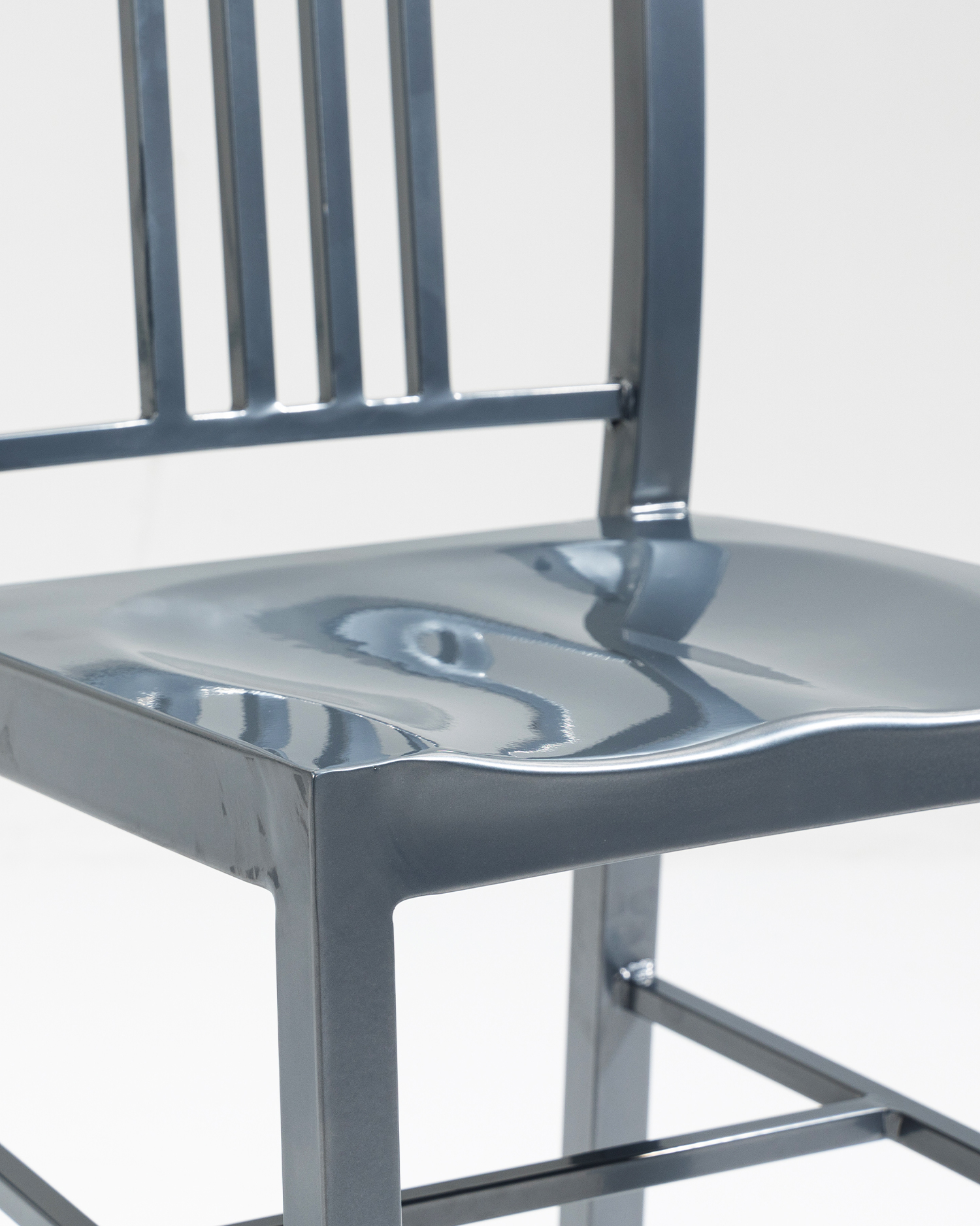 Bezvremenski dizajn željezne stolice Bezvremenski dizajn željezne stolice