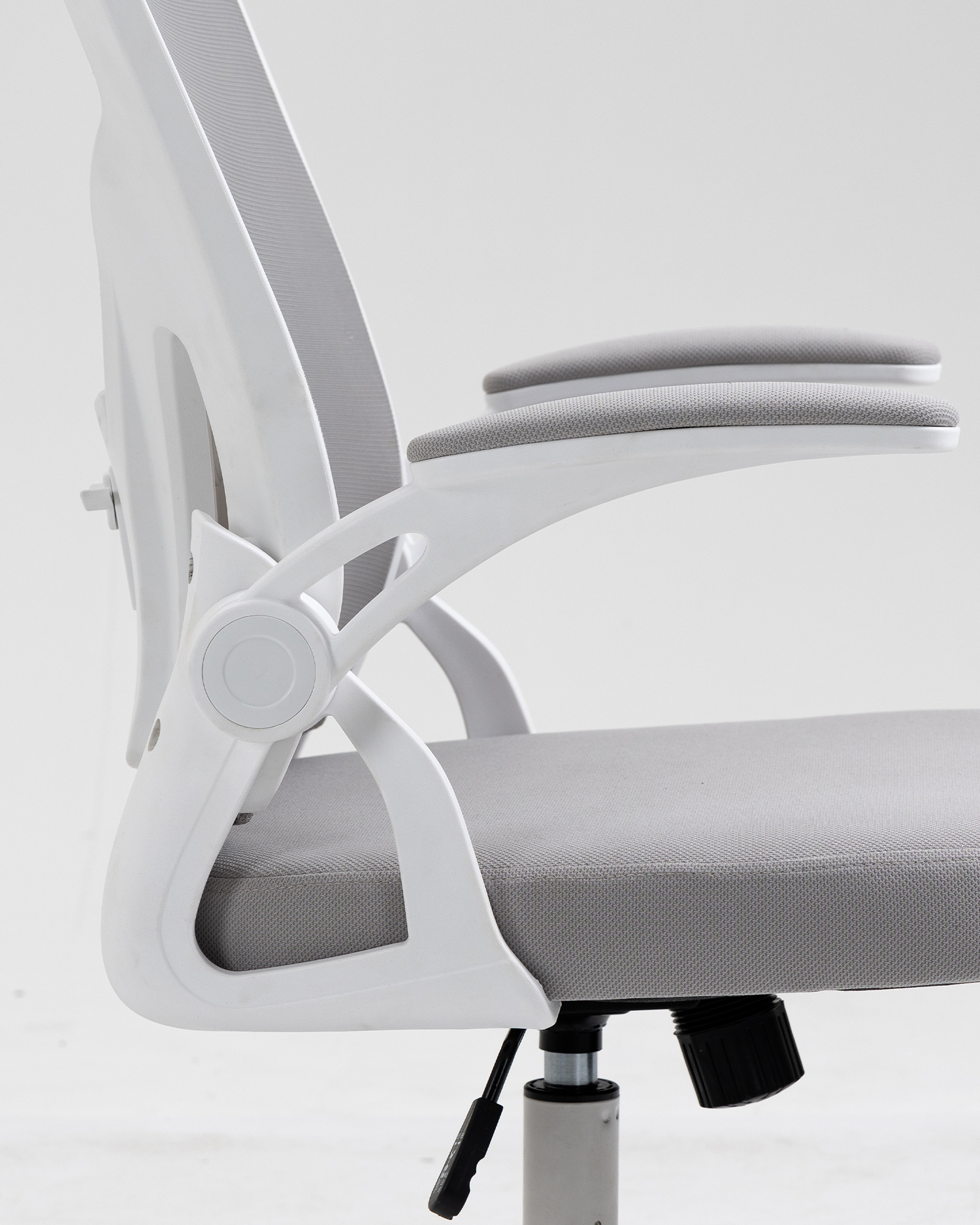 Uredska stolica s podesivim naslonom za ruke Uredska stolica s podesivim naslonom za ruke